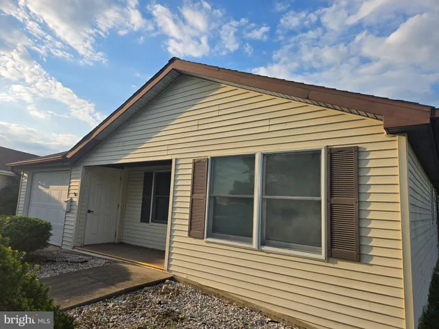 $199,500 | 555 Honeysuckle Court, Pine Grove, PA 17963