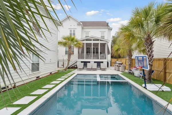 $2,350,000 | 2526 Daniel Island Drive, Charleston, SC 29492