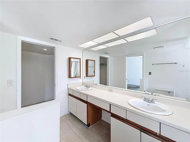 $390,000 | 504 South Florida Avenue, Unit 215, Tarpon Springs, FL 34689