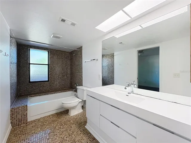 $390,000 | 504 South Florida Avenue, Unit 215, Tarpon Springs, FL 34689