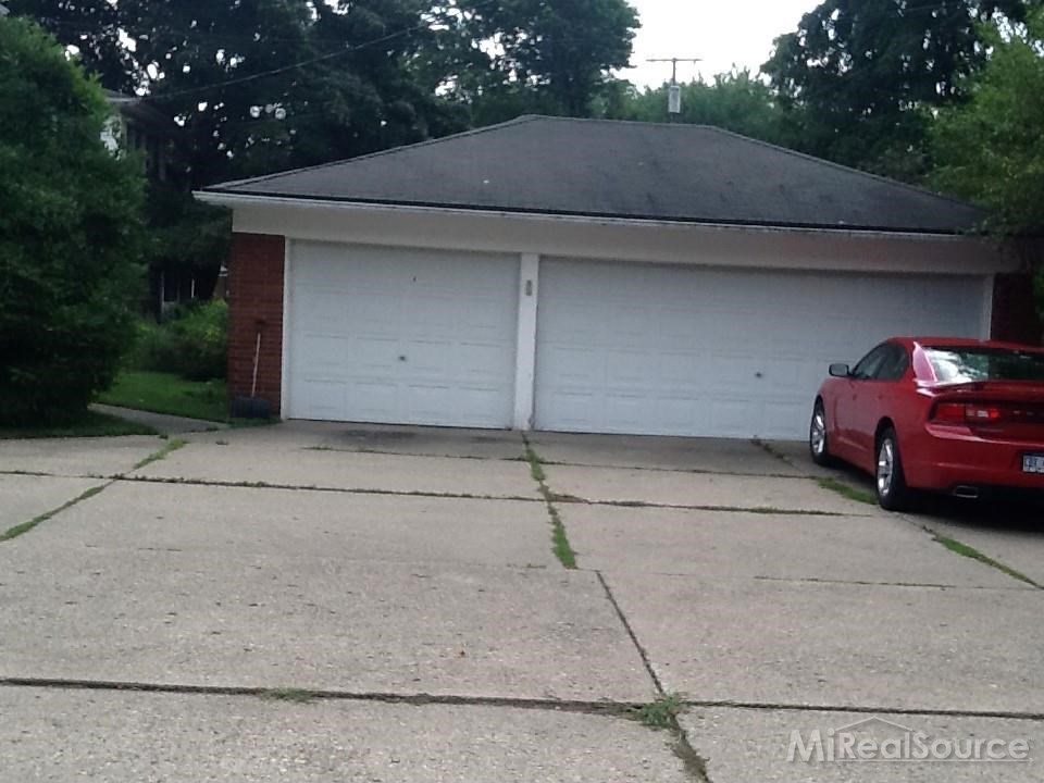 897 Harcourt Road Grosse Pointe, MI 48230 - Photo 4 of 4 31204735-3.JPG