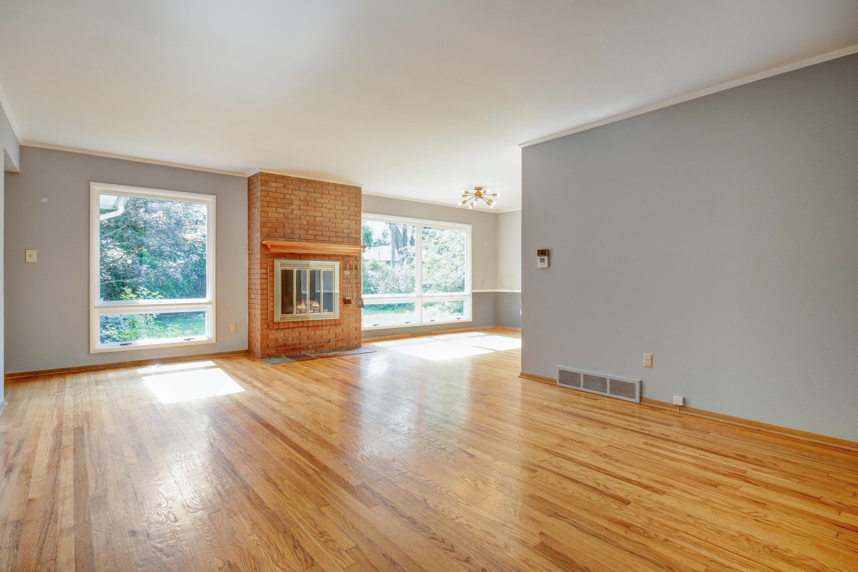 3536 Leighton Road Columbus, OH 43221 - Photo 5 of 27 Living Room