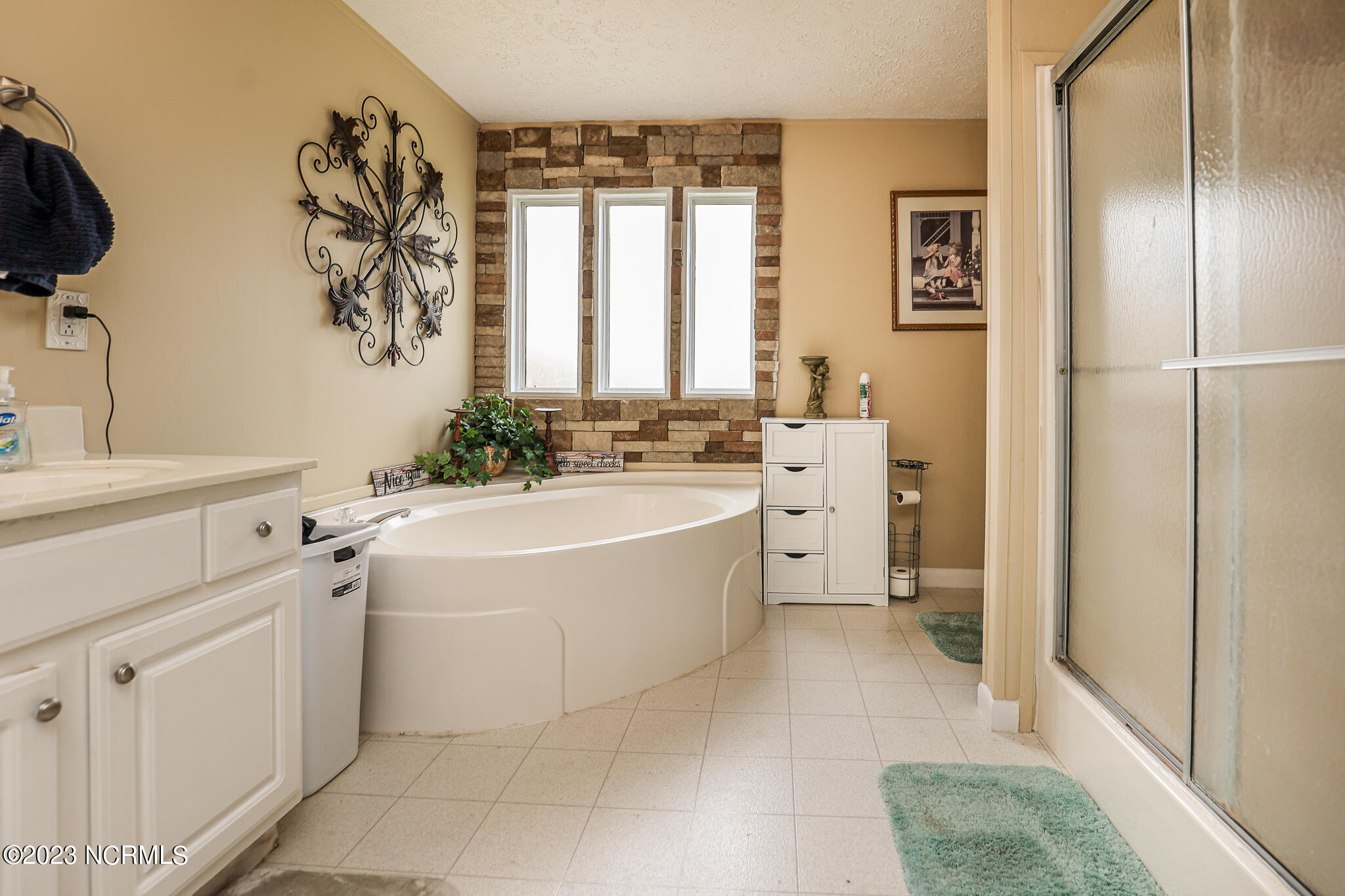 615 Maynard Boulevard Jacksonville, NC 28546 - Photo 20 of 39 Master Bathrooom