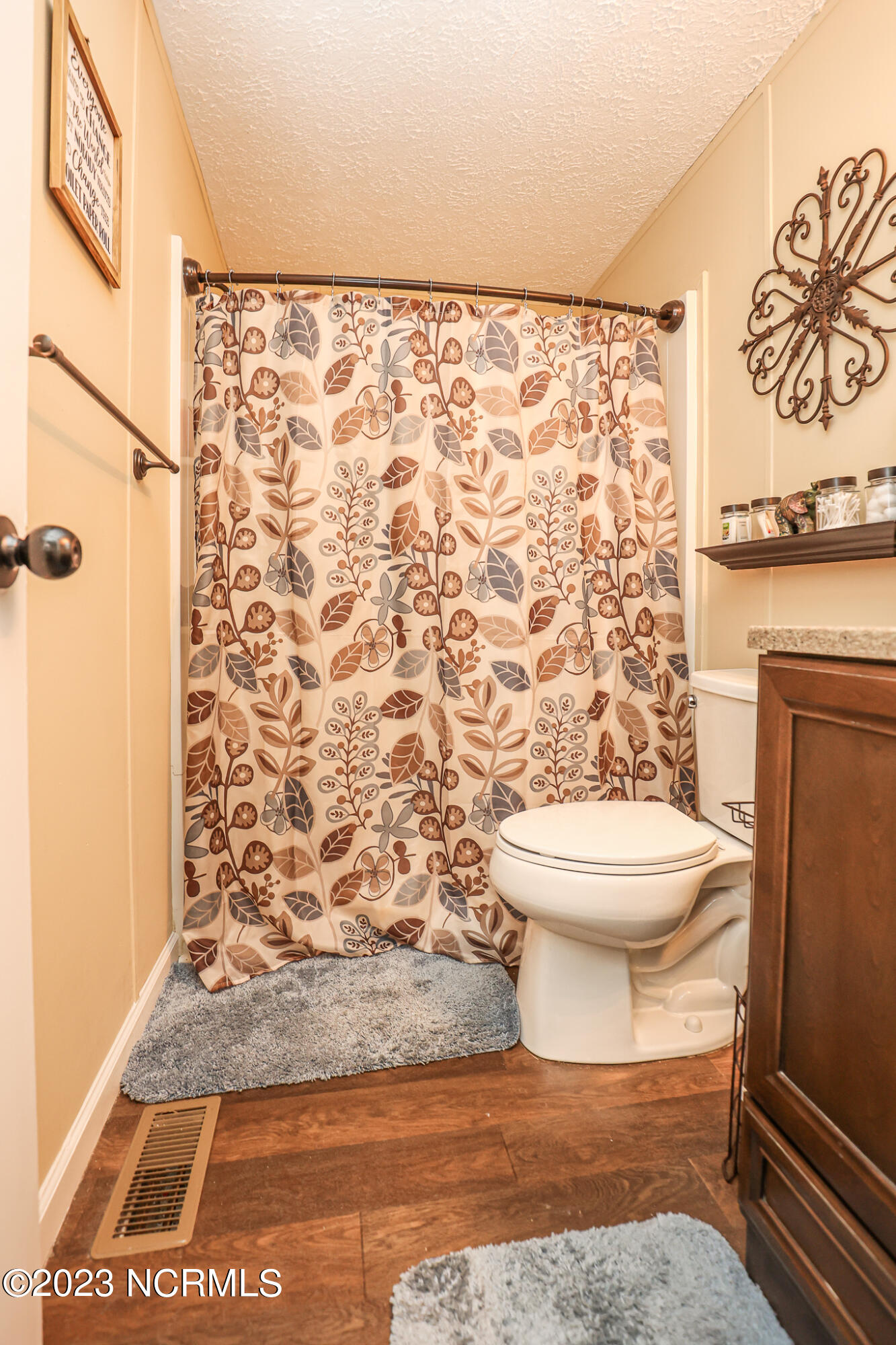 615 Maynard Boulevard Jacksonville, NC 28546 - Photo 26 of 39 Hall Bathroom