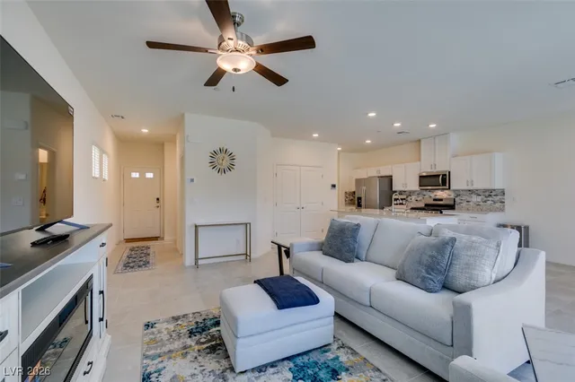 $2,400 | 7107 Alabaster Peak Street, Las Vegas, NV 89166