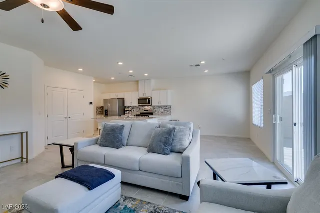 $2,400 | 7107 Alabaster Peak Street, Las Vegas, NV 89166