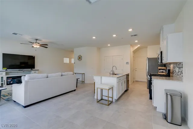 $2,400 | 7107 Alabaster Peak Street, Las Vegas, NV 89166