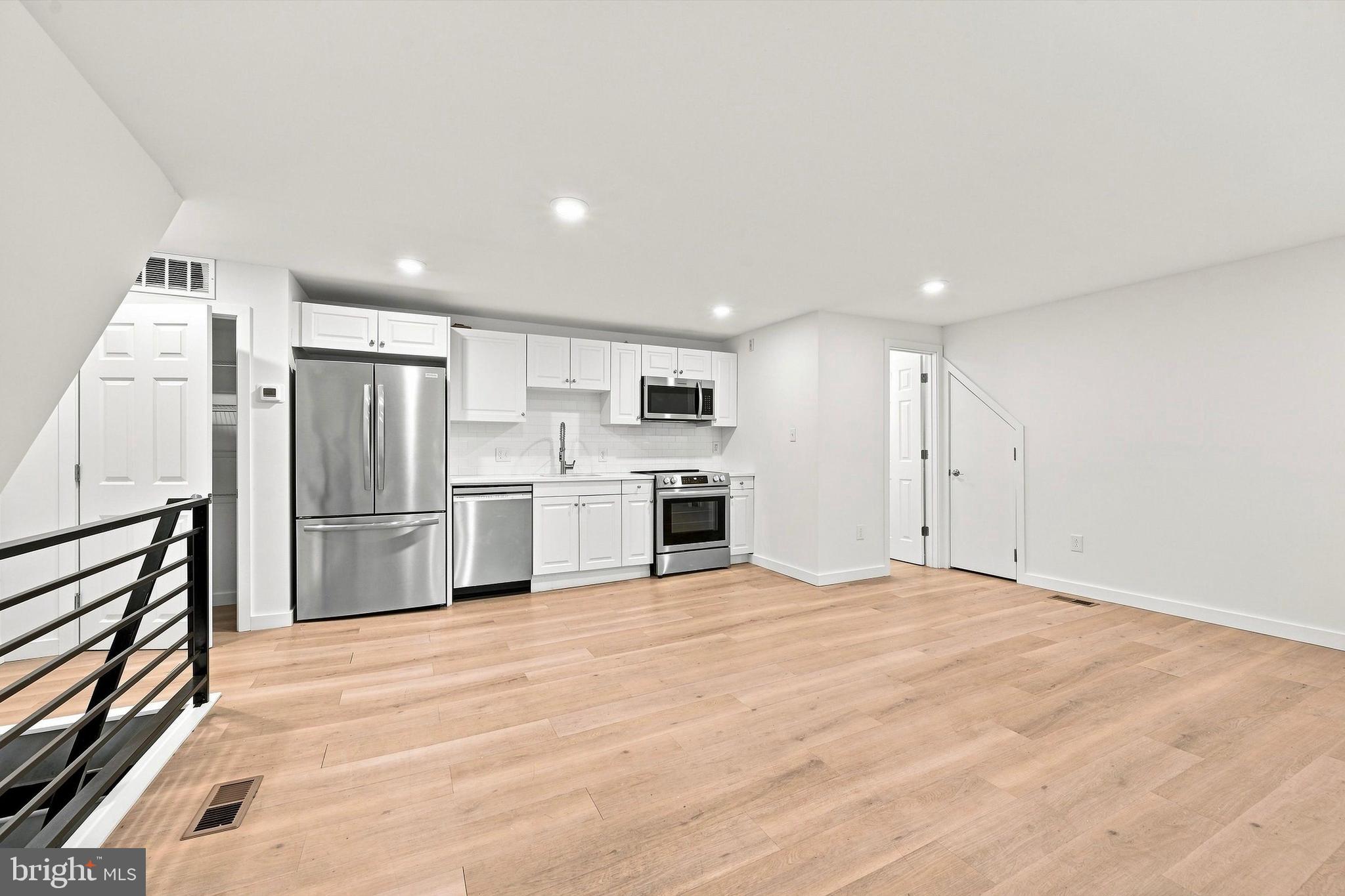 400 North Front Street, Unit E Philadelphia, PA 19123 - Photo 12 of 15 Gallery Image 12