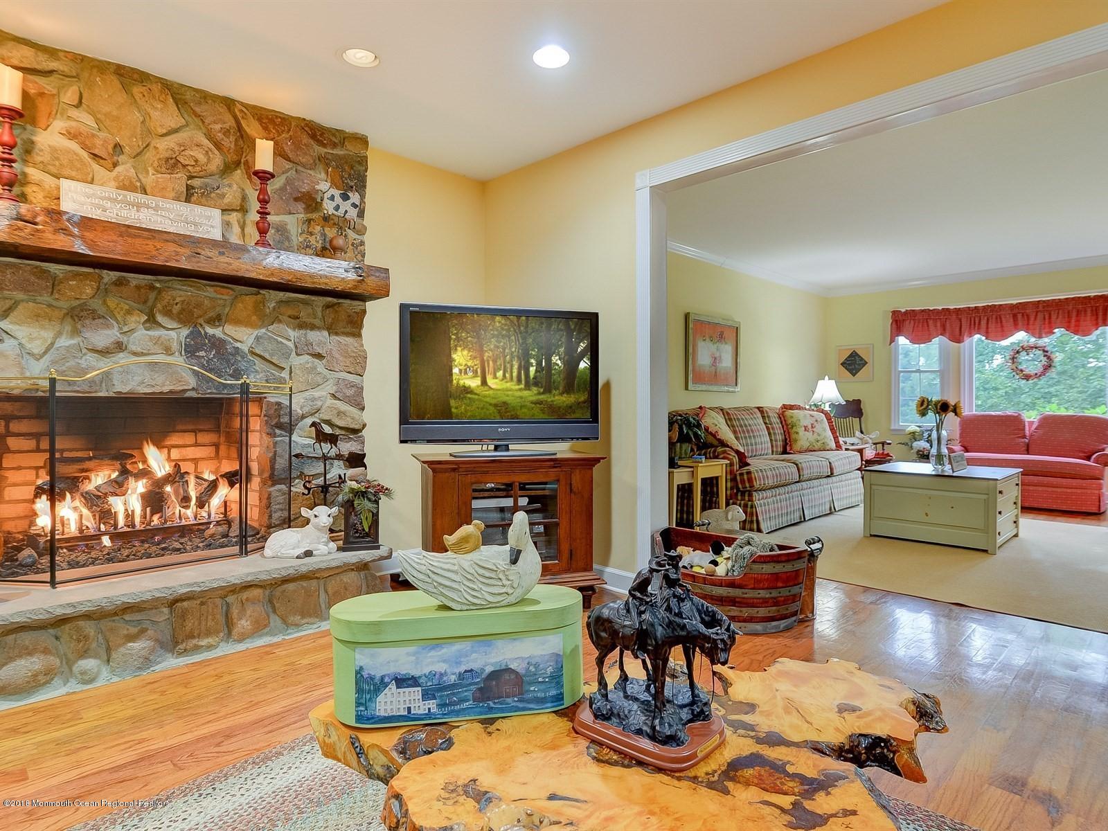 61 Baird Road Millstone Township, NJ 08535 - Photo 18 of 39 020_FamilyLiving