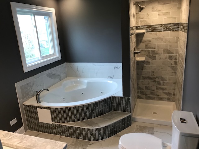 125 Red Barn Road Matteson, IL 60443 - Photo 10 of 14 a bathroom with a bathtub and window