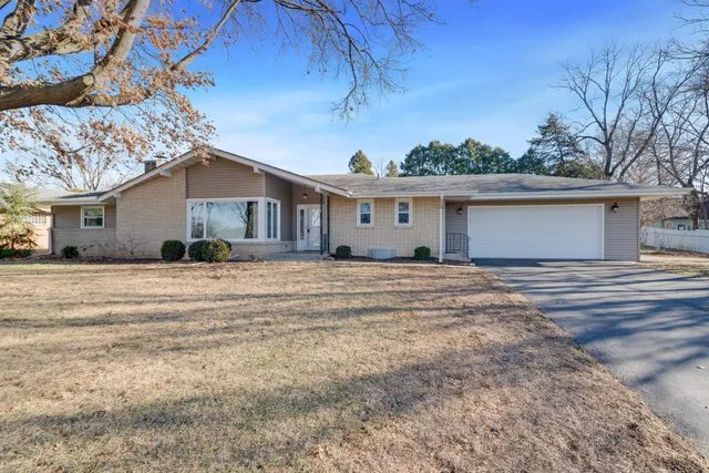 $265,000 | 2209 Edgebrook Drive, Rockford, IL 61107