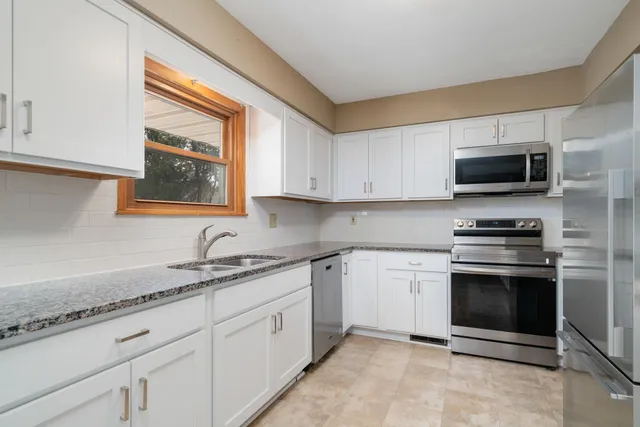 $265,000 | 2209 Edgebrook Drive, Rockford, IL 61107