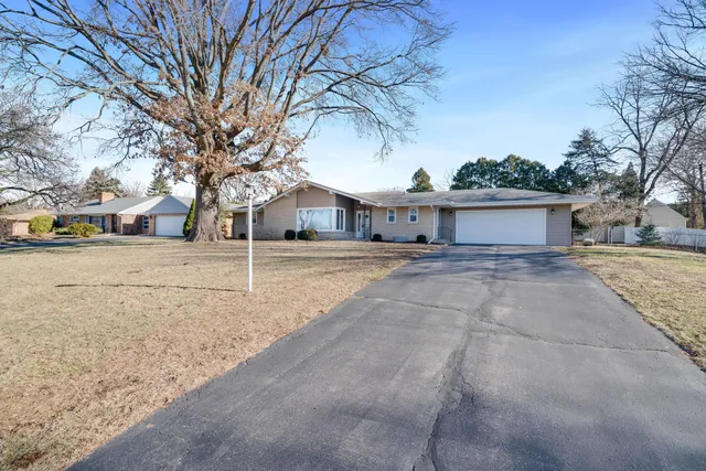 $265,000 | 2209 Edgebrook Drive, Rockford, IL 61107