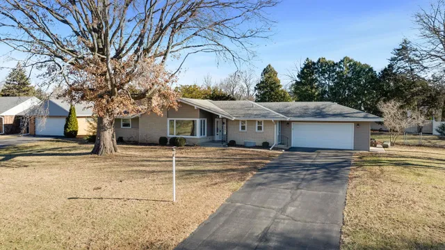 $265,000 | 2209 Edgebrook Drive, Rockford, IL 61107