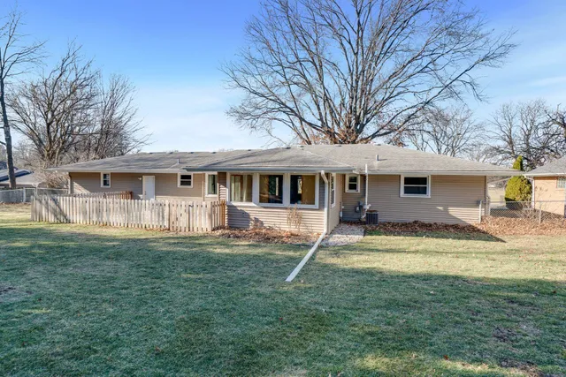 $265,000 | 2209 Edgebrook Drive, Rockford, IL 61107