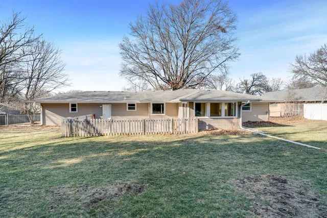 $265,000 | 2209 Edgebrook Drive, Rockford, IL 61107