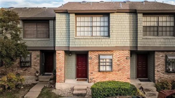 $1,950 | 7122 Wood Hollow Drive, Unit 41, Austin, TX 78731