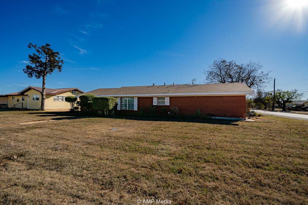 1631 20th Street Anson, TX 79501 - Photo 2 of 27