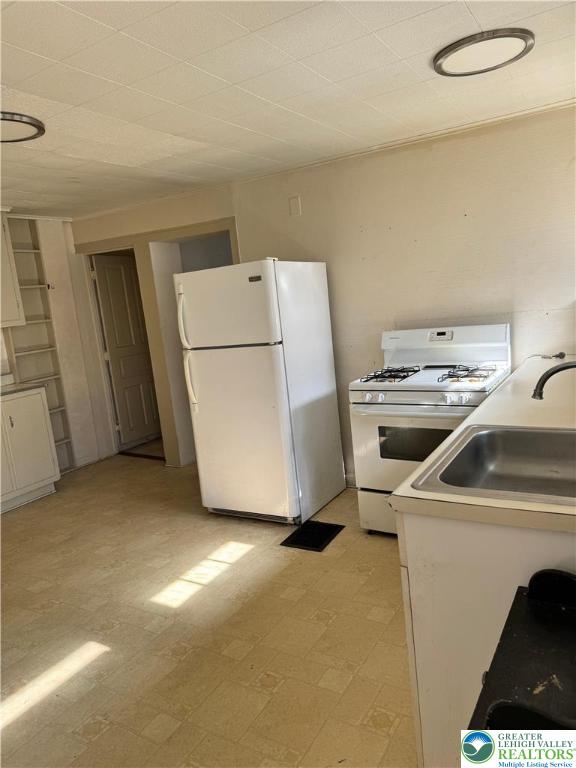 610 West Garrison Street, Unit 1 Bethlehem, PA 18018 - Photo 7 of 15 a utility room with dryer and washer