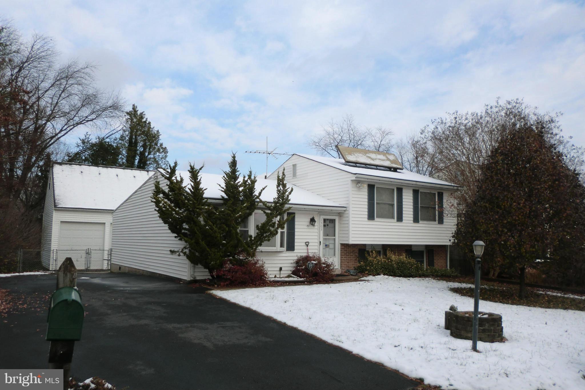 1303 East Beech Road Sterling, VA 20164 - Photo 1 of 14 Exterior (Front)
