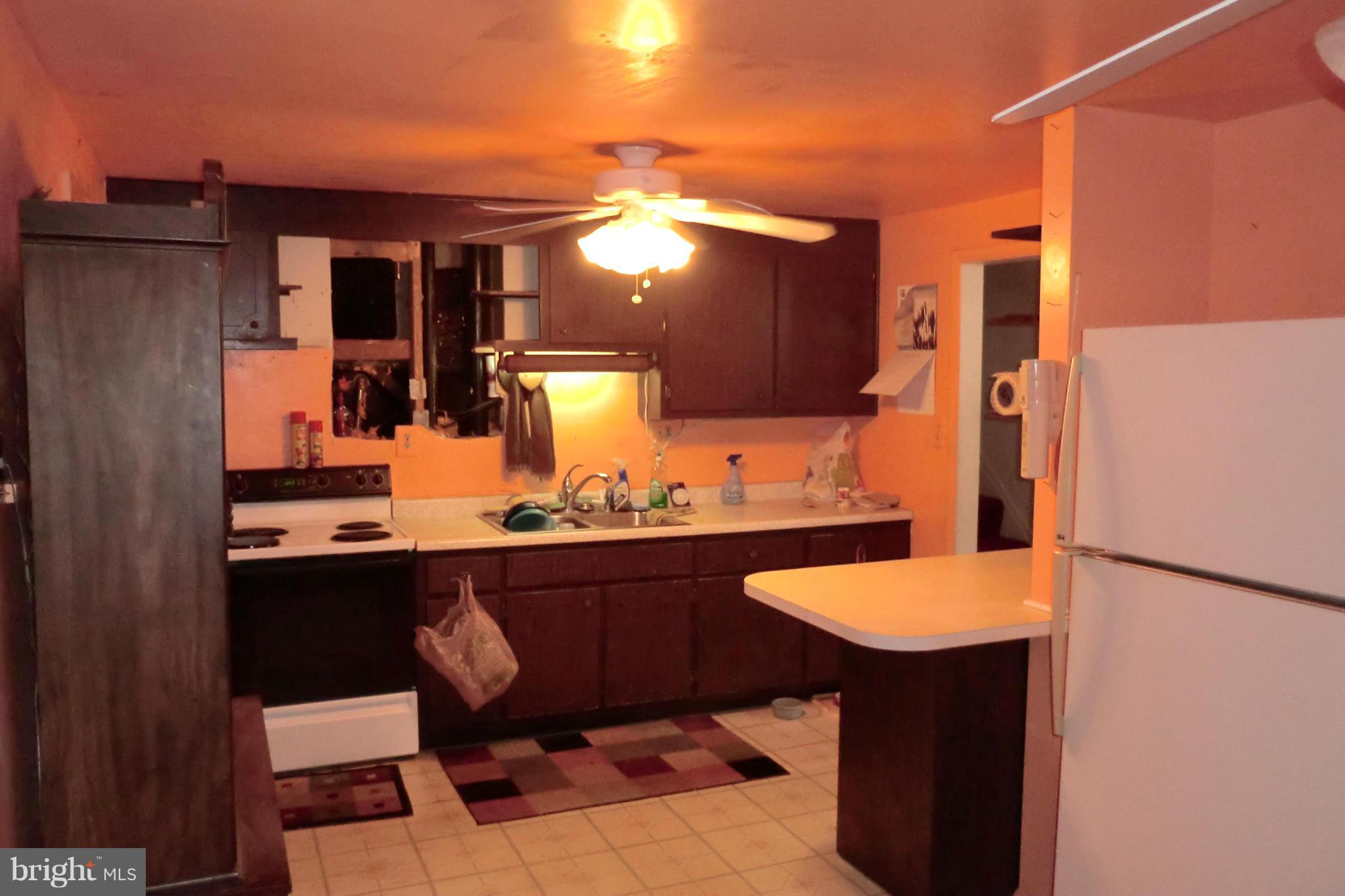 1303 East Beech Road Sterling, VA 20164 - Photo 4 of 14 Kitchen