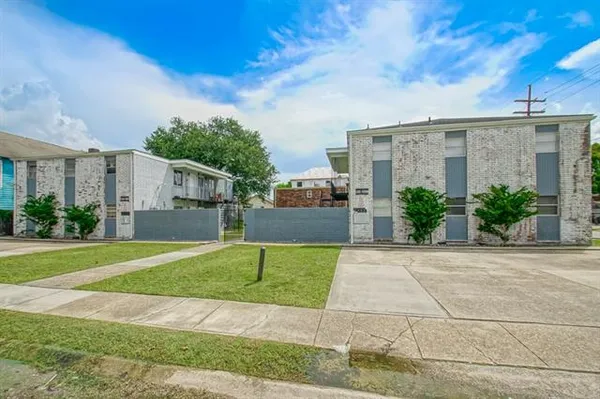$1,200 | 1611 Lesseps Street, New Orleans, LA 70117