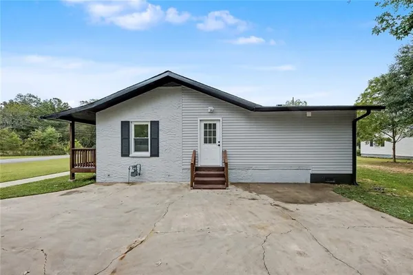a view of a house with a yard and garage