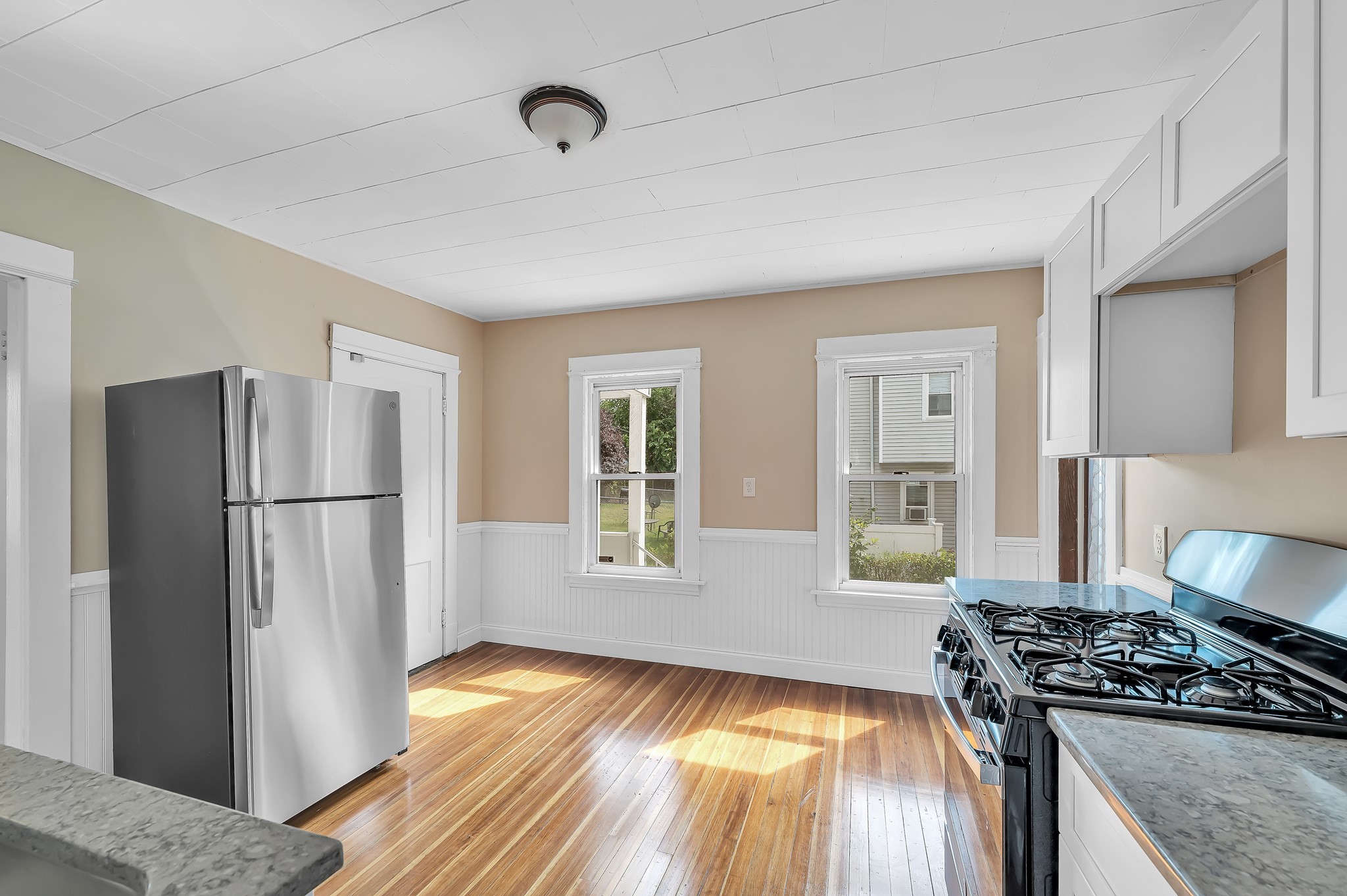 201-203 College Street Springfield, MA 01109 - Photo 4 of 39 Gallery Image 4