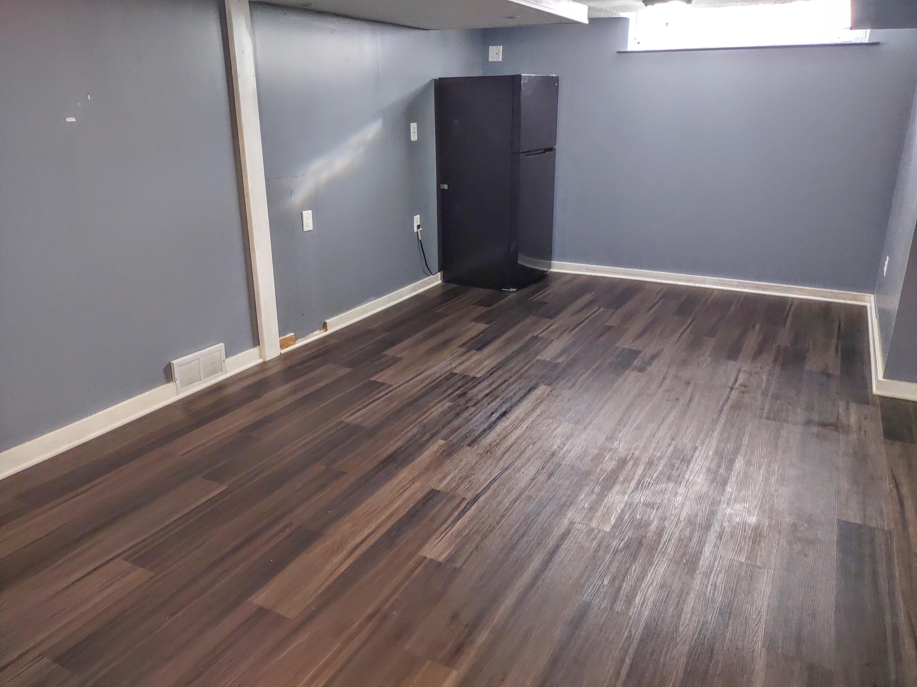 2410 Middlefield Road Trenton, MI 48183 - Photo 33 of 44 31 - Entertainment Area