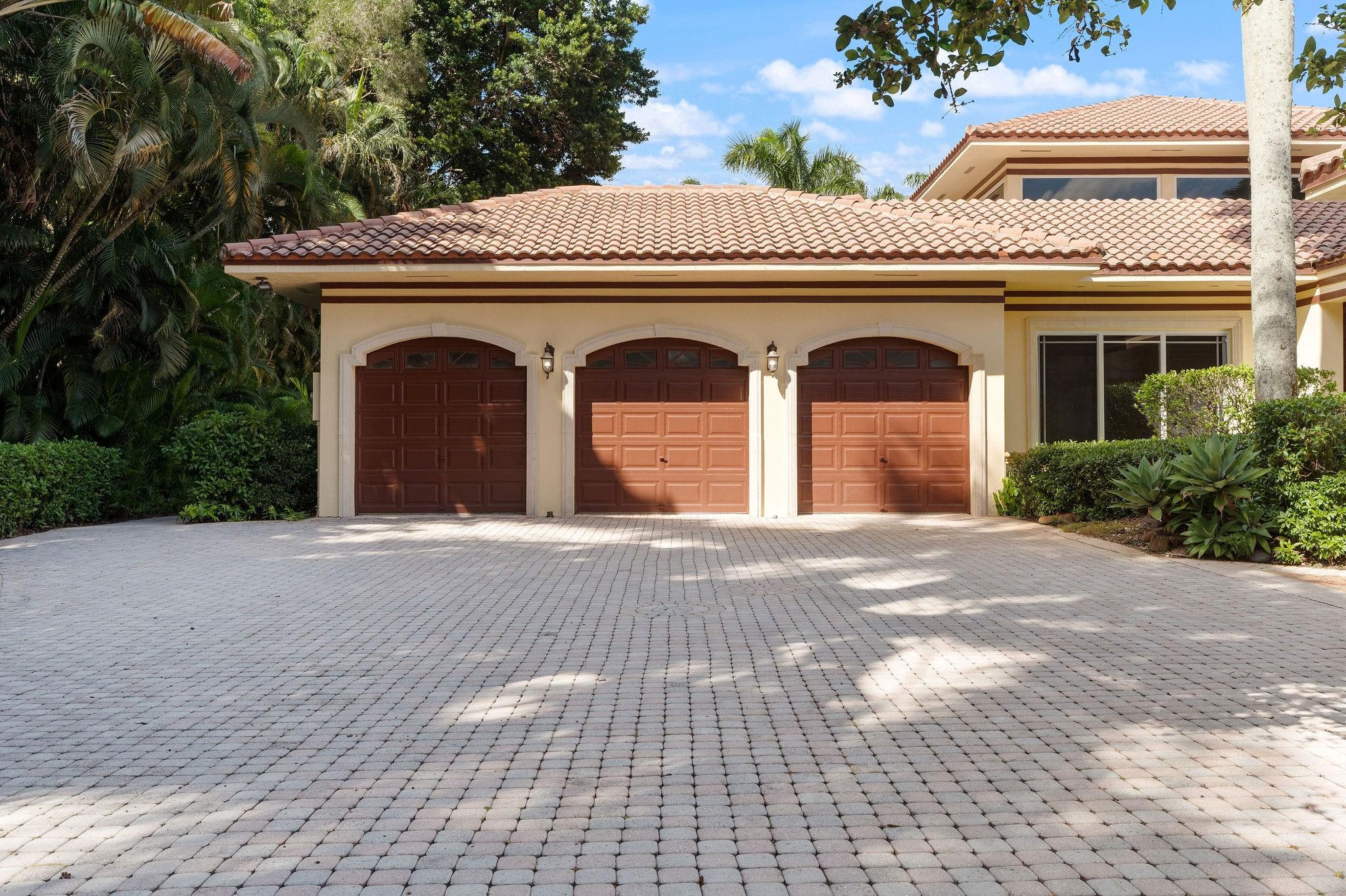 14641 Mustang Trail Southwest Ranches, FL 33330 - Photo 13 of 94 3 CAR GARAGE