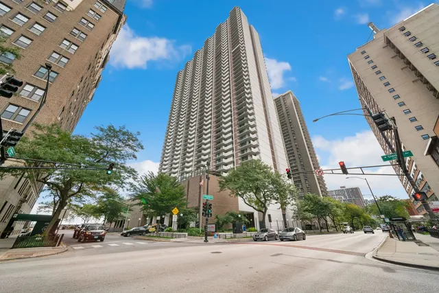 $318,997 | 6033 North Sheridan Road, Unit 19K, Chicago, IL 60660