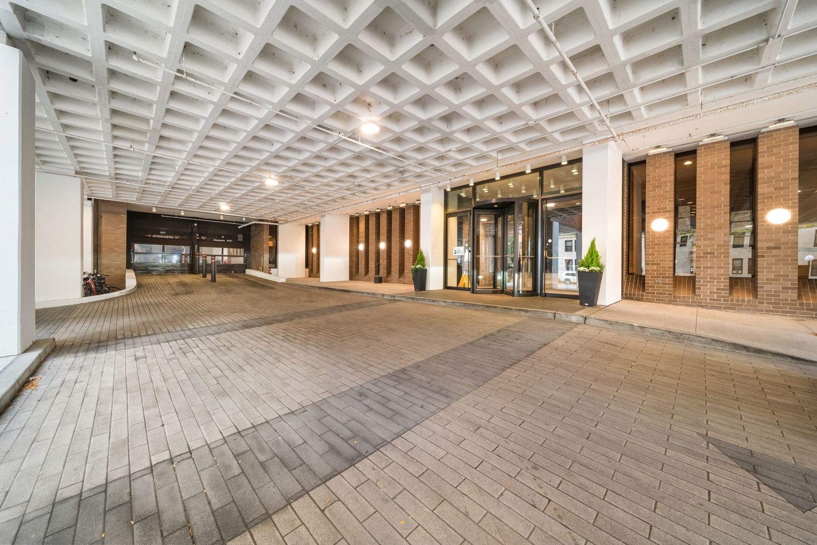 6033 North Sheridan Road, Unit 19K Chicago, IL 60660 - Photo 18 of 28