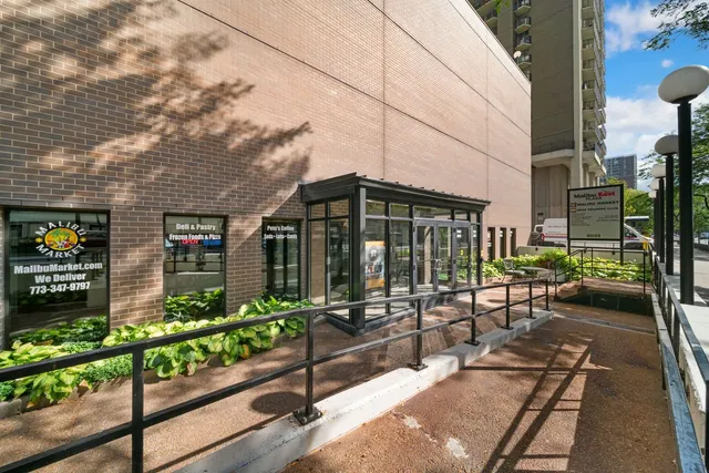 $339,997 | 6033 North Sheridan Road, Unit 19K, Chicago, IL 60660