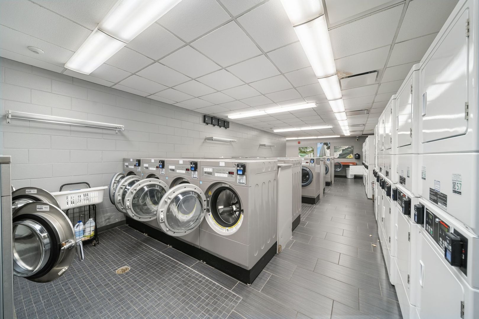 6033 North Sheridan Road, Unit 19K Chicago, IL 60660 - Photo 21 of 28