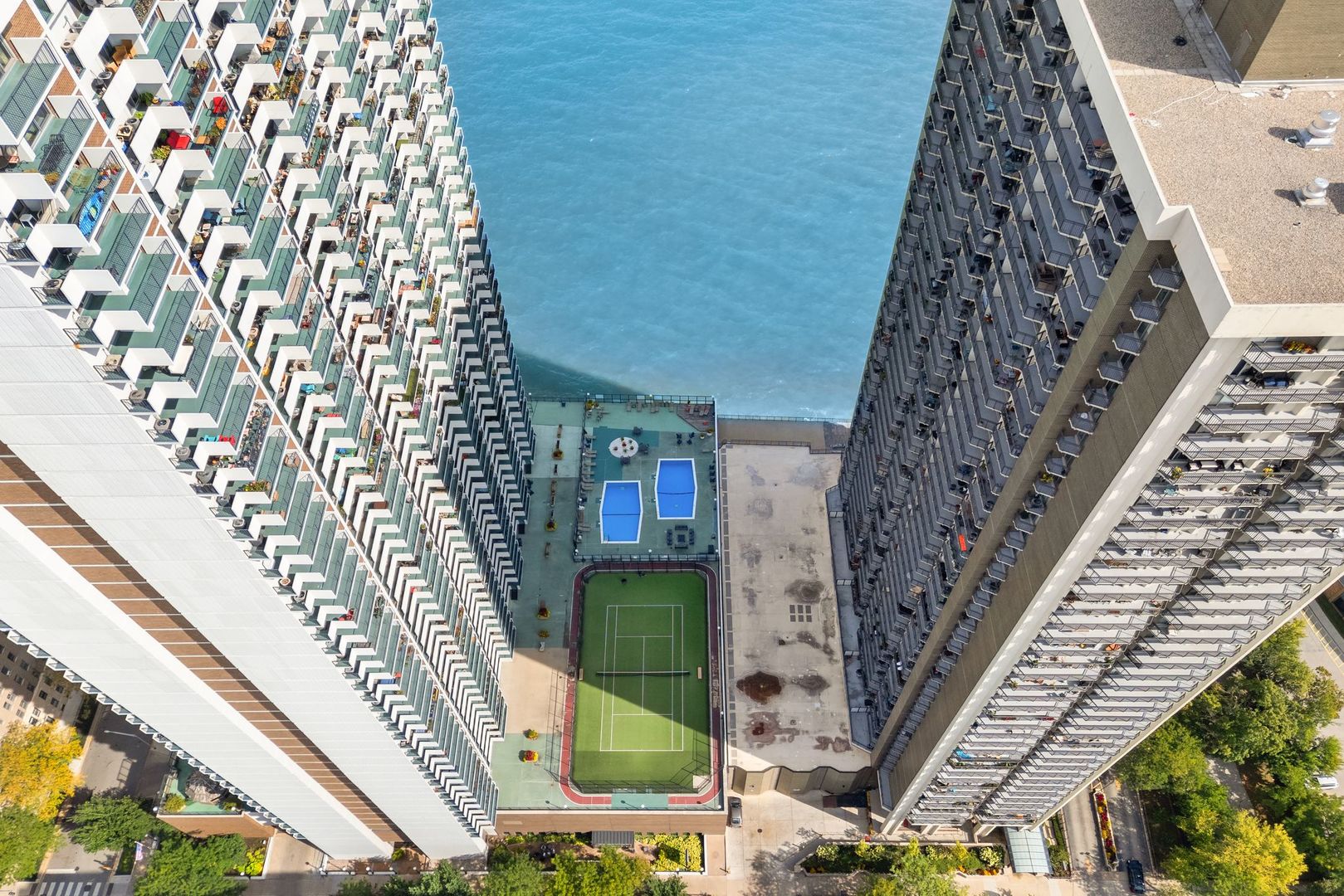 6033 North Sheridan Road, Unit 19K Chicago, IL 60660 - Photo 27 of 28