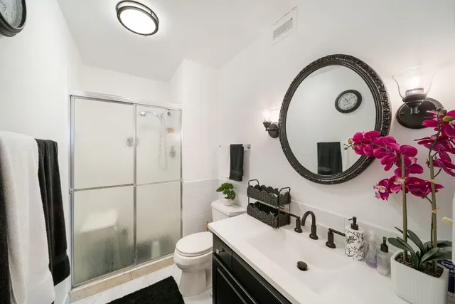 $339,997 | 6033 North Sheridan Road, Unit 19K, Chicago, IL 60660