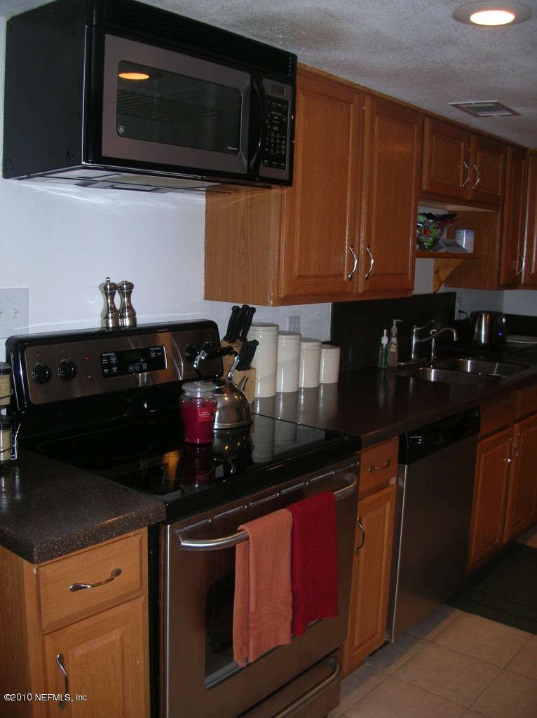 104 Cumbo Road Interlachen, FL 32148 - Photo 13 of 20 Kitchen
