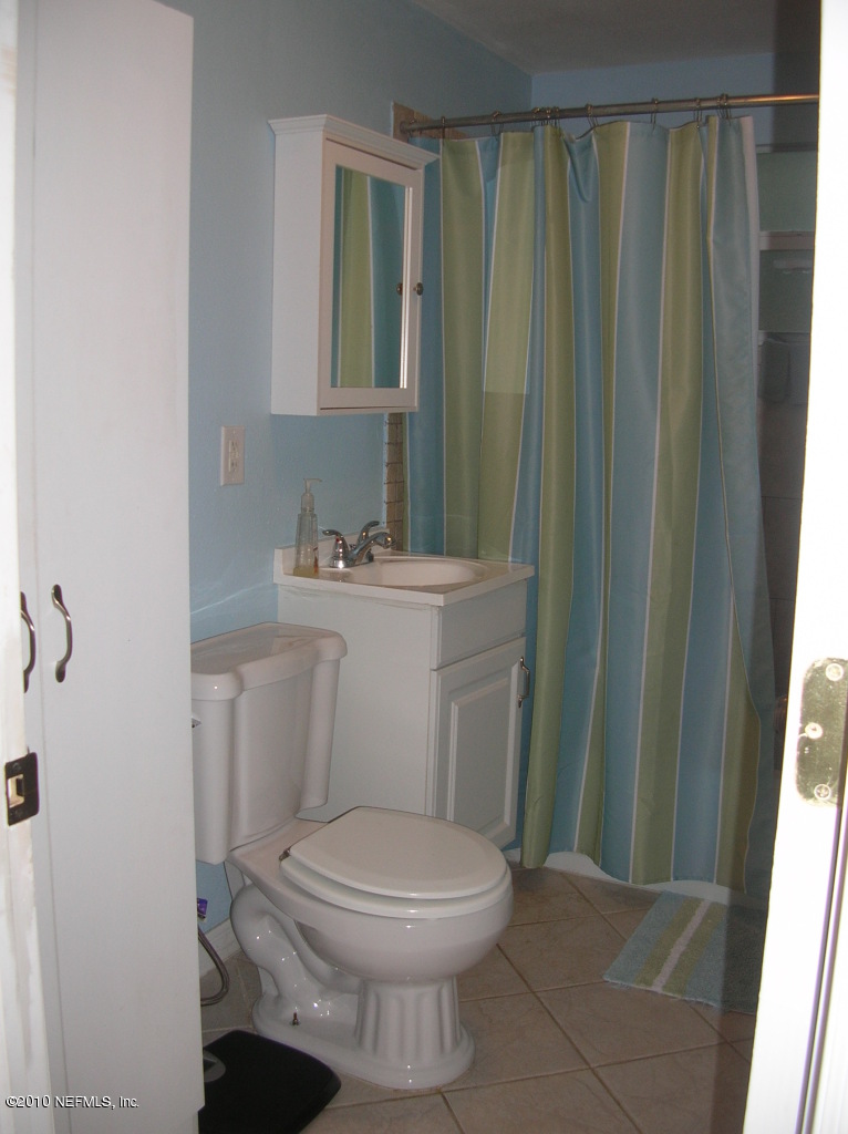 104 Cumbo Road Interlachen, FL 32148 - Photo 19 of 20 Bathroom