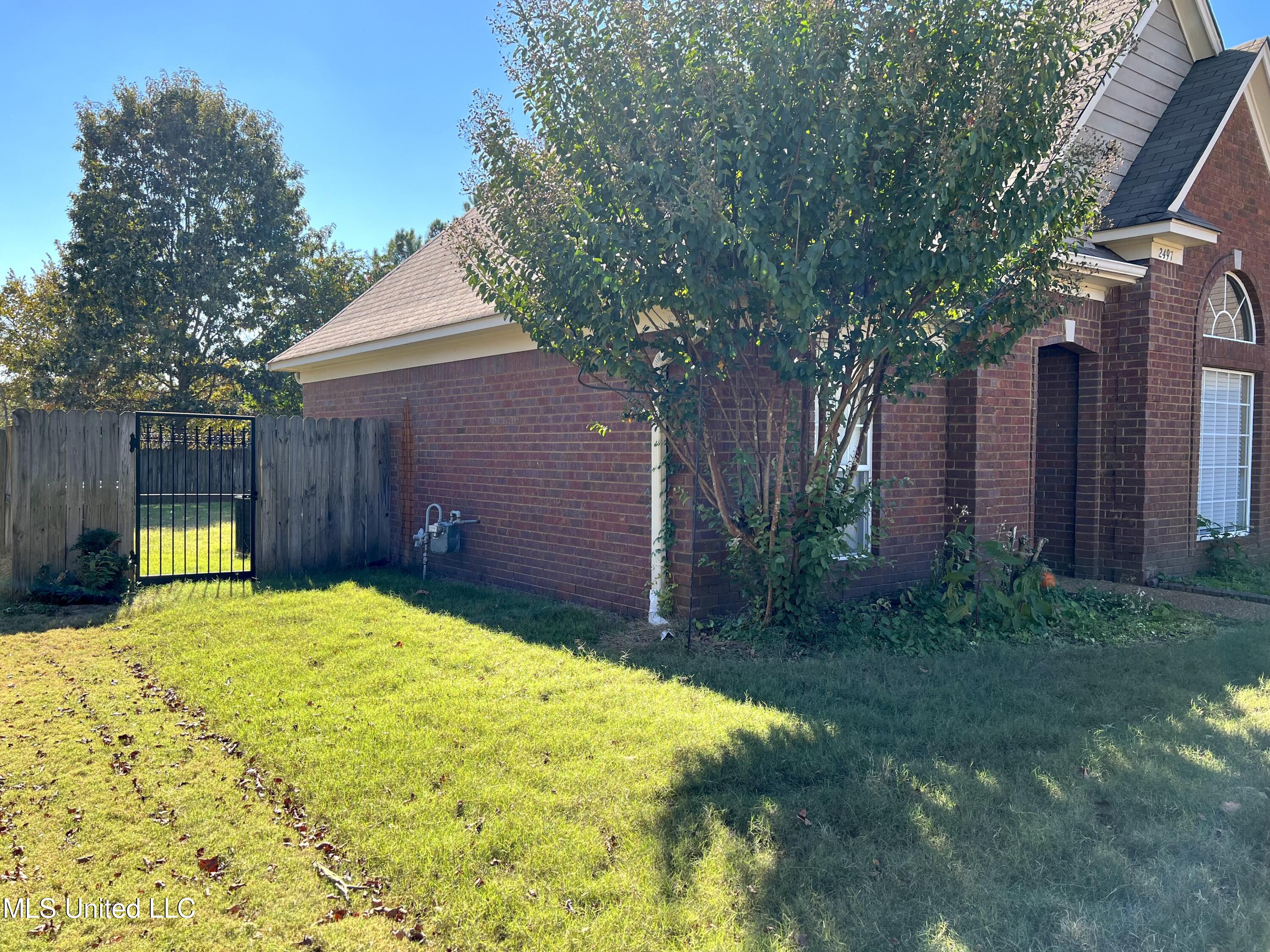 2497 Heather Ridge Southaven, MS 38672 - Photo 3 of 9 Left side
