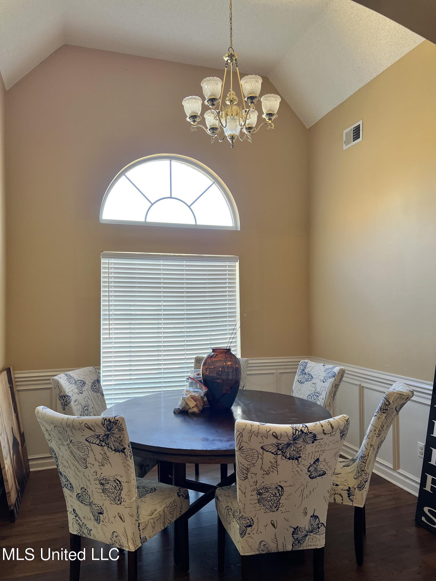 2497 Heather Ridge Southaven, MS 38672 - Photo 8 of 9 Dining