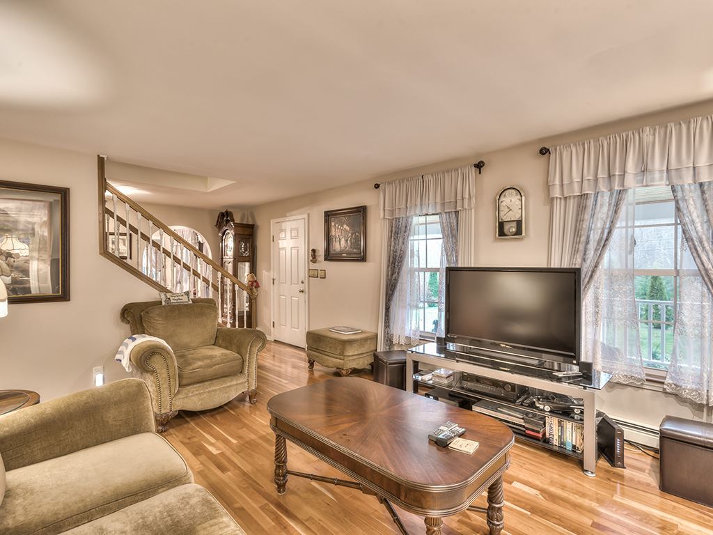 63 Whitehall Road Hooksett, NH 03106 - Photo 13 of 39