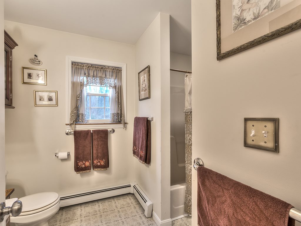 63 Whitehall Road Hooksett, NH 03106 - Photo 23 of 39