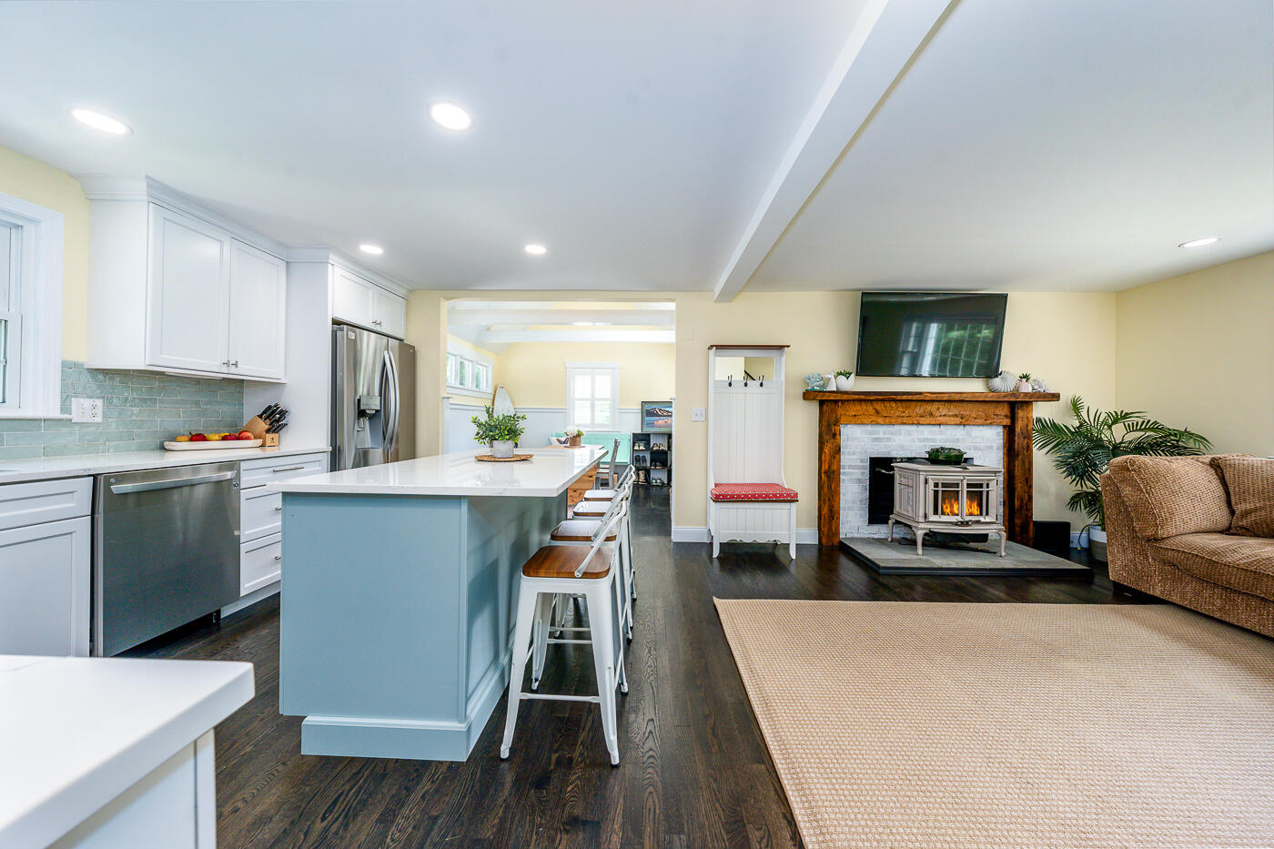 10 Benjamin Road South Dennis, MA 02660 - Photo 8 of 30 livroom4 (1)