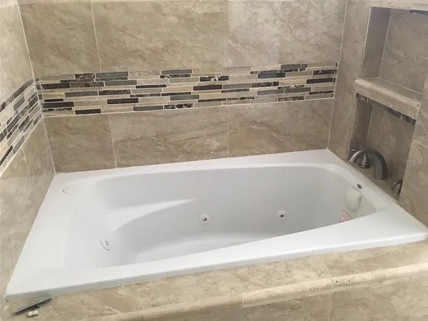 $1,950 | 804 Orchid Avenue, Tampa, FL 33612