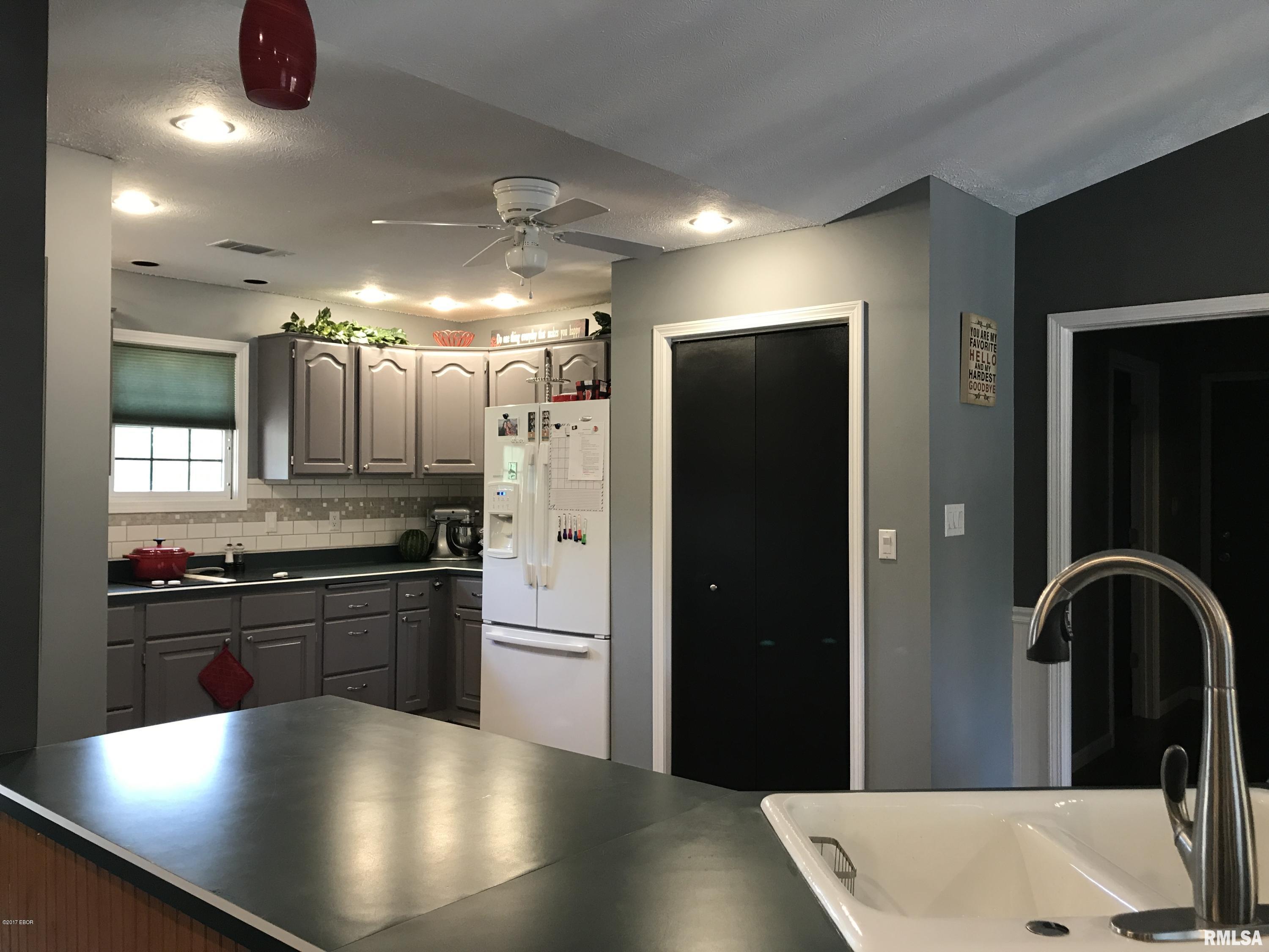193 Spring Valley Drive Murphysboro, IL 62966 - Photo 11 of 39 Gallery Image 11