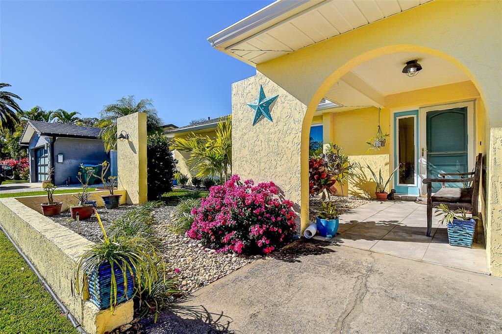 9078 134th Way Seminole, FL 33776 - Photo 5 of 38