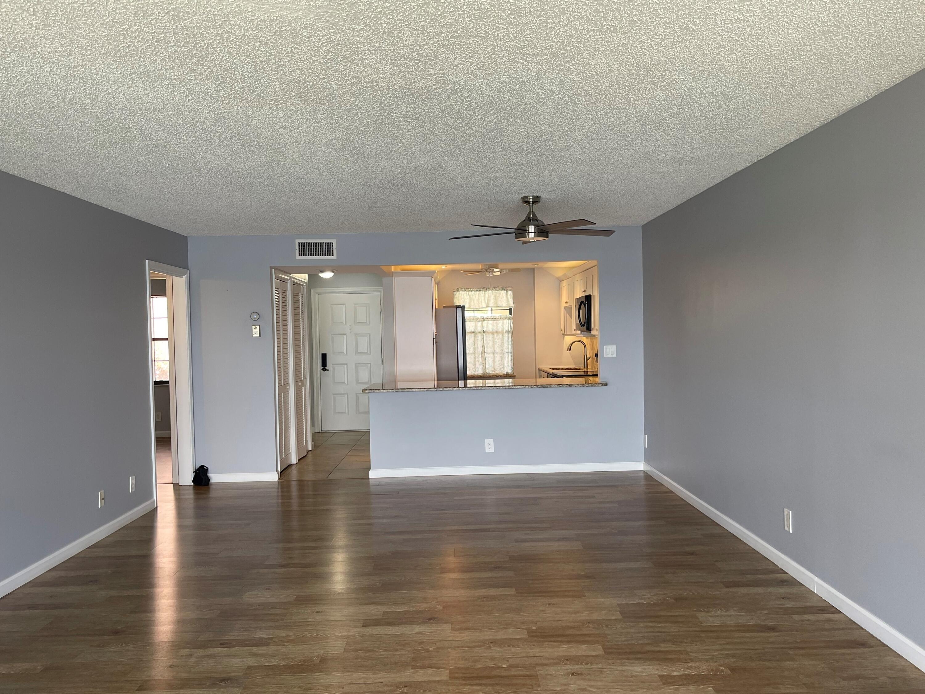 3100 Southeast Pruitt Road, Unit G207 Port St. Lucie, FL 34952 - Photo 3 of 17 Living Room