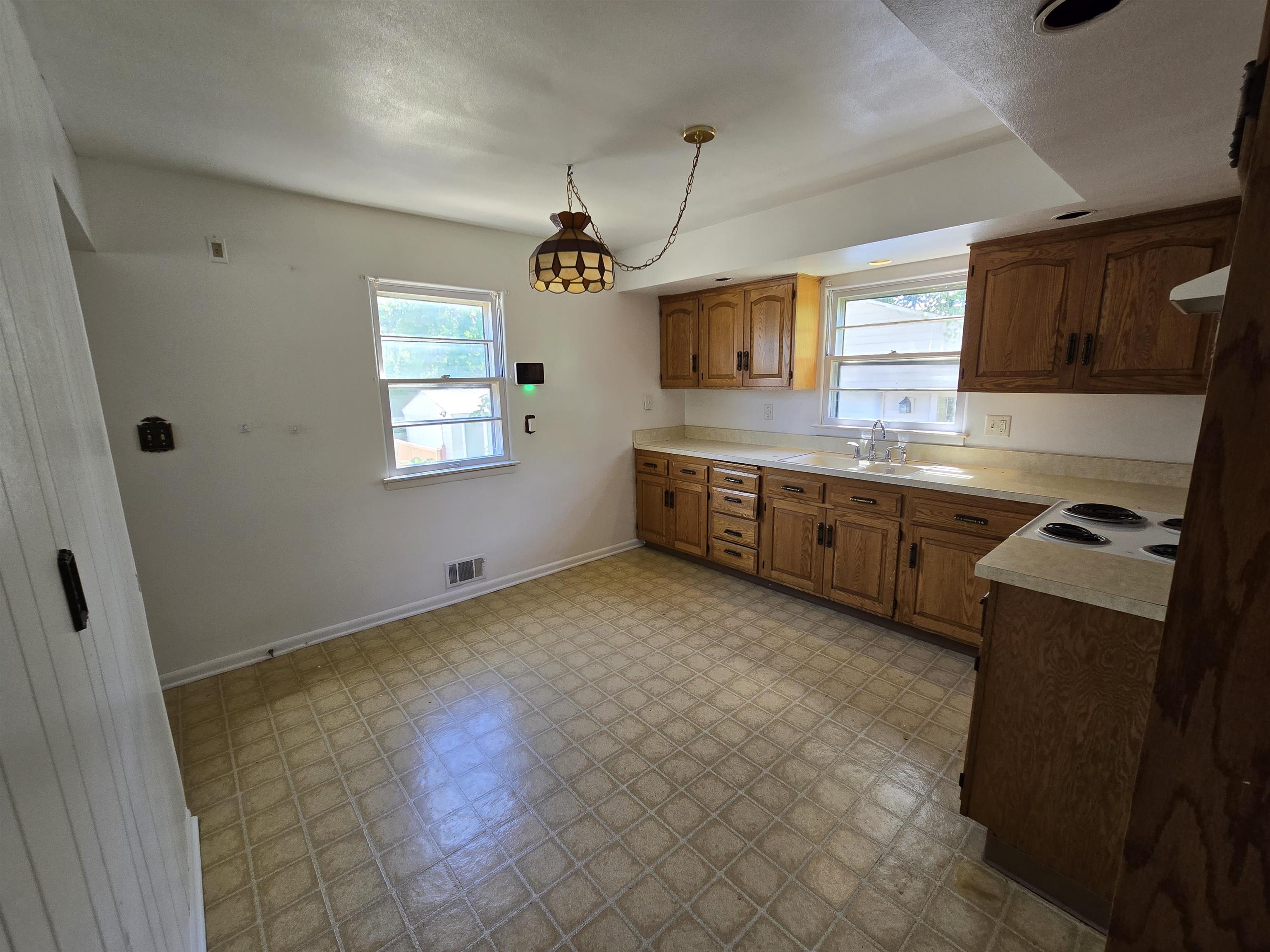 1907 Ridgeland Road Rockford, IL 61108 - Photo 8 of 18 Gallery Image 8