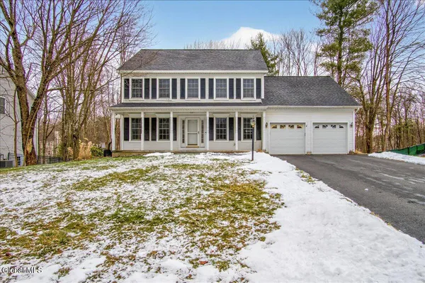 $570,000 | 11 Patroon Way, Halfmoon, NY 12065