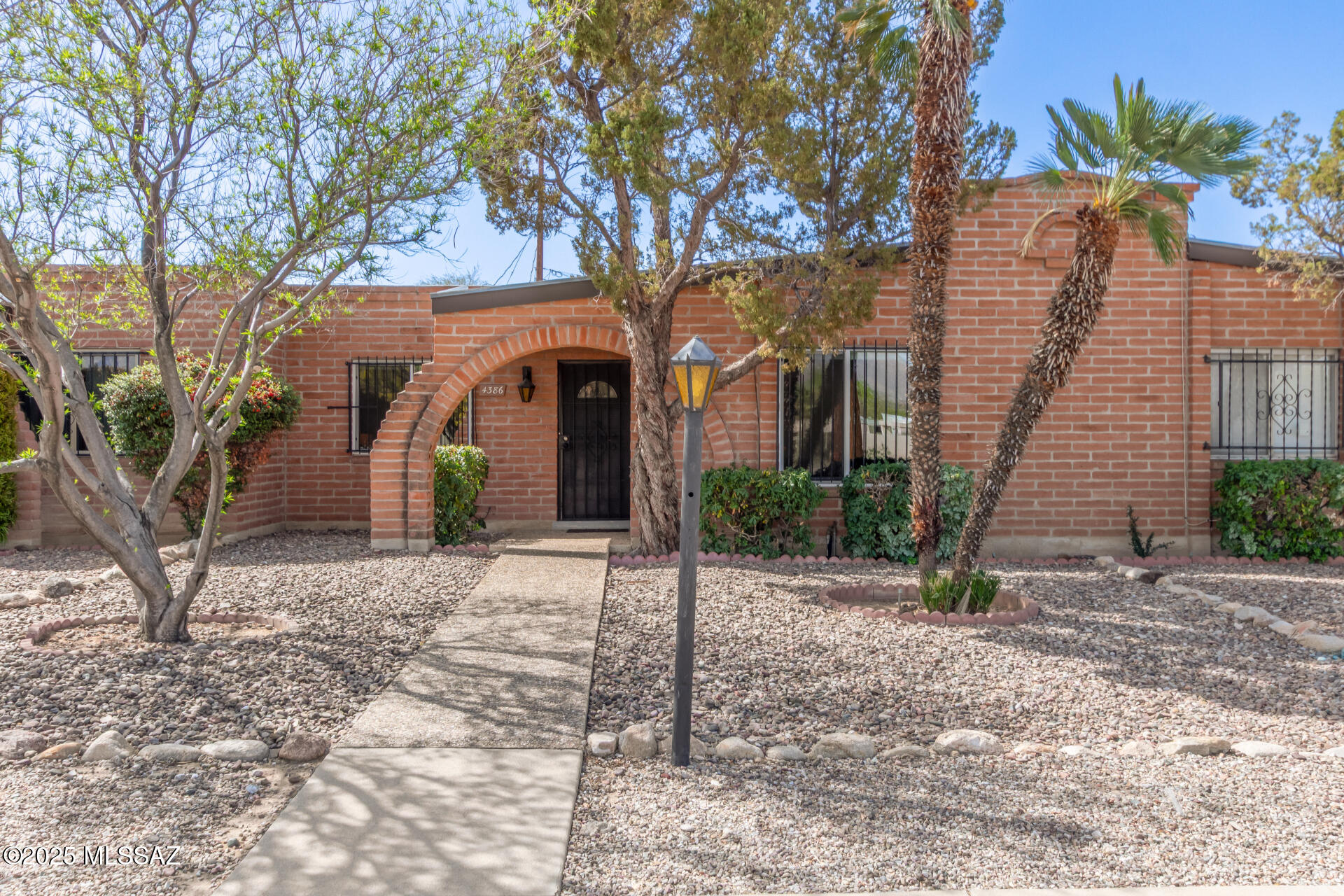 4386 East Fort Lowell Road Tucson, AZ 85712 - Photo 2 of 33 Gallery Image 2